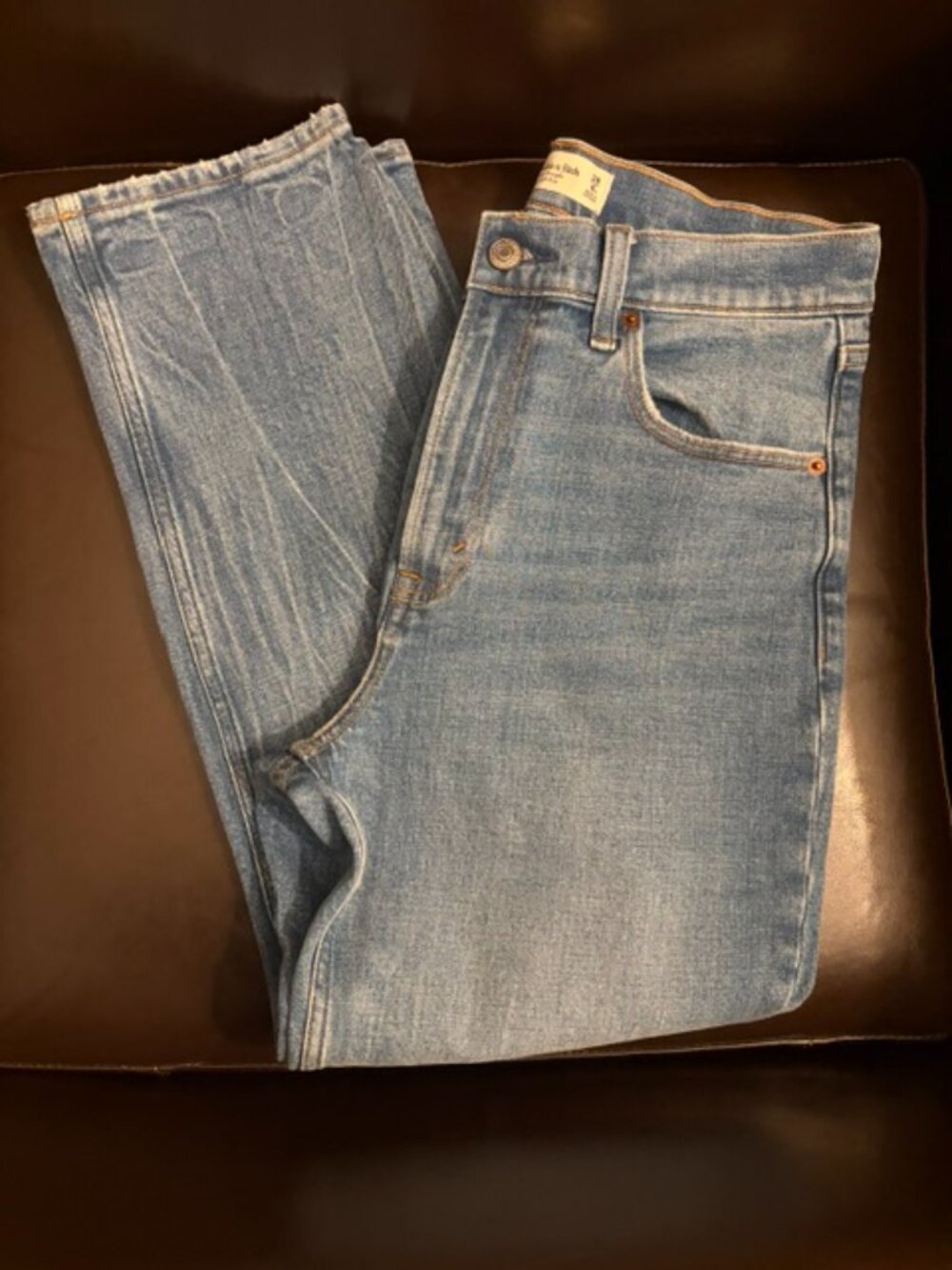 Abercrombie & Fitch Ultra High Rise Ankle Straight Jean - Picture 4 of 6